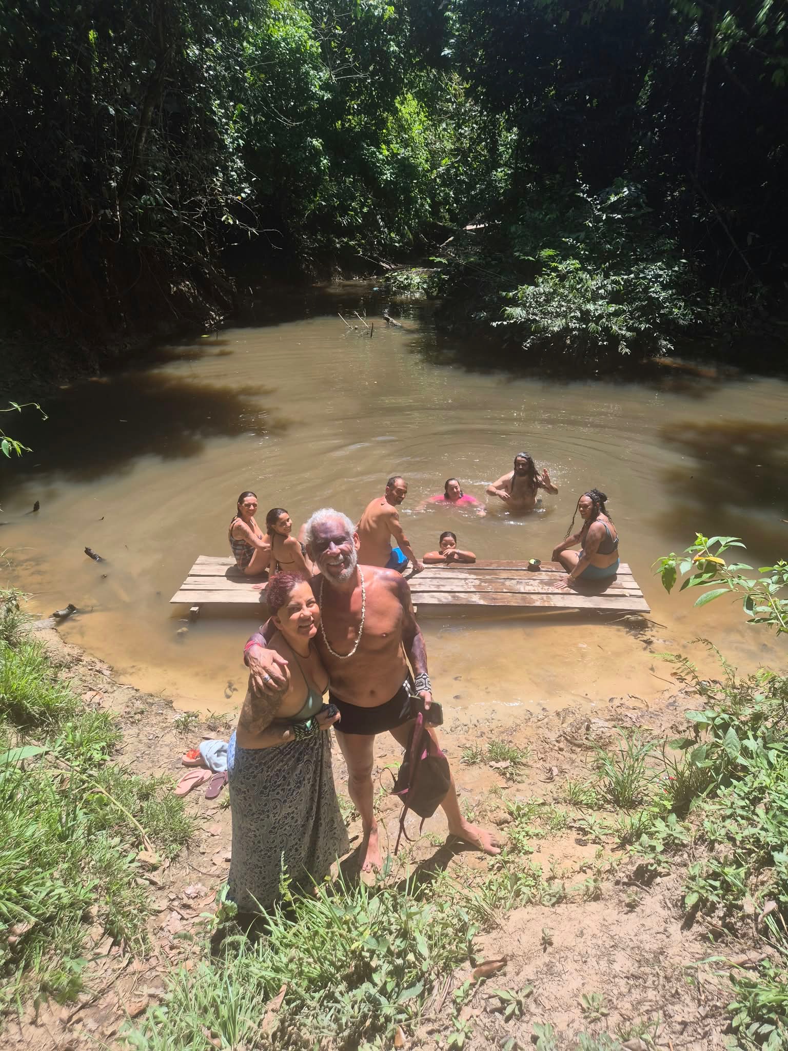 Banho de rio é terapia da alma 🌊🌿
Quando a água corrente…